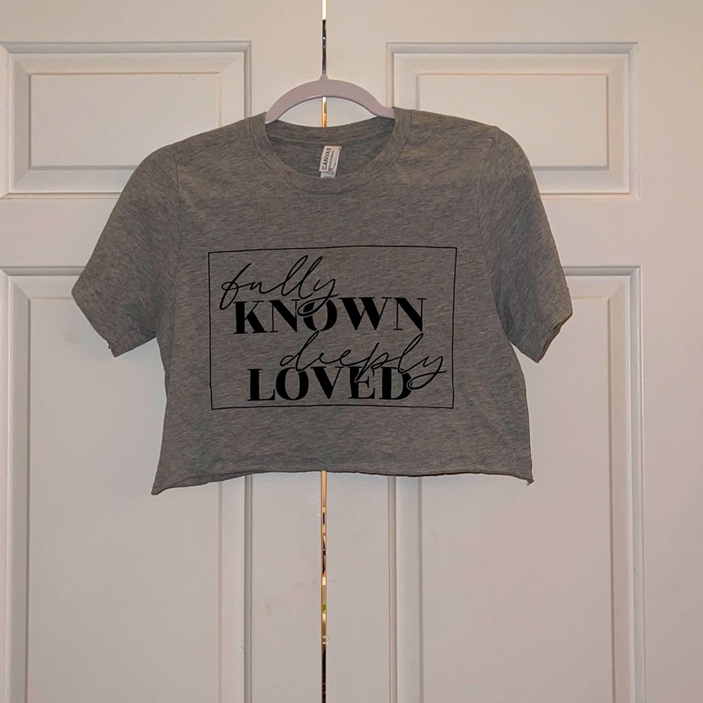 Graphic cropped tee